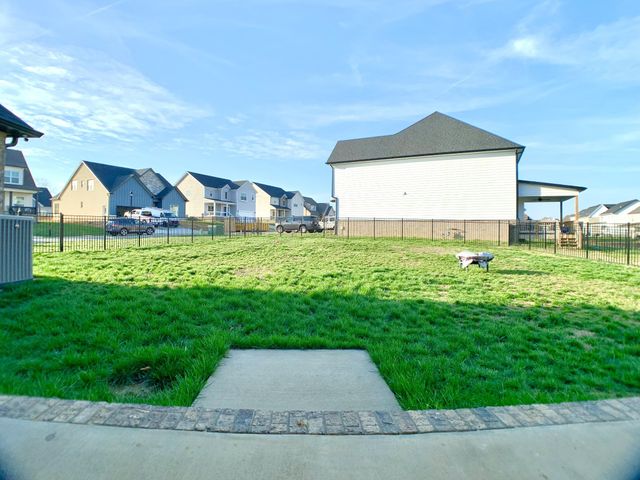 585 Dexter Dr, Clarksville, TN 37043