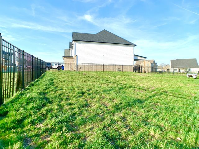 585 Dexter Dr, Clarksville, TN 37043