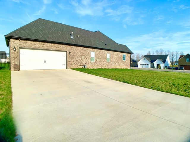 585 Dexter Dr, Clarksville, TN 37043