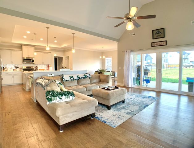 585 Dexter Dr, Clarksville, TN 37043