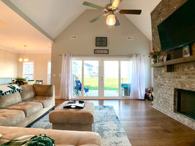 585 Dexter Dr, Clarksville, TN 37043