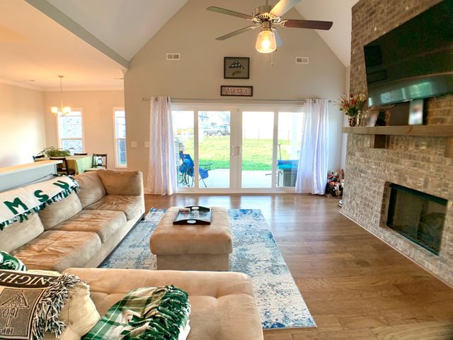 585 Dexter Dr, Clarksville, TN 37043