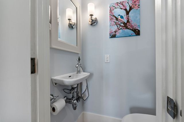 159 High St, Newburyport, MA 01950