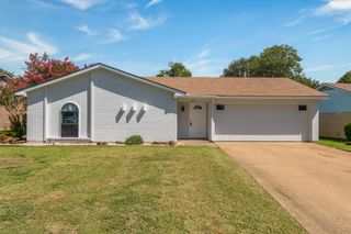 1617 S Timber Court, Benbrook, TX 76126