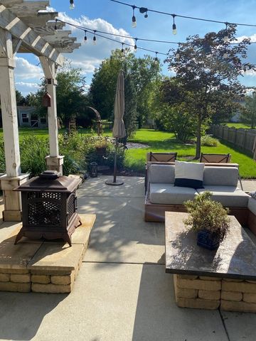 2203 Brookwood Drive, South Elgin, IL 60177