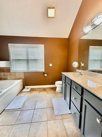 2203 Brookwood Drive, South Elgin, IL 60177