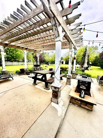 2203 Brookwood Drive, South Elgin, IL 60177