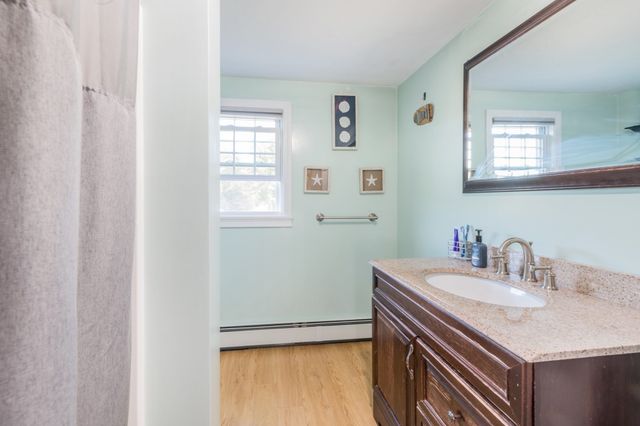 41 Silva St, Carver, MA 02330