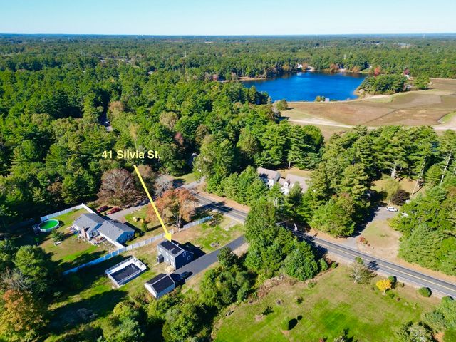 41 Silva St, Carver, MA 02330