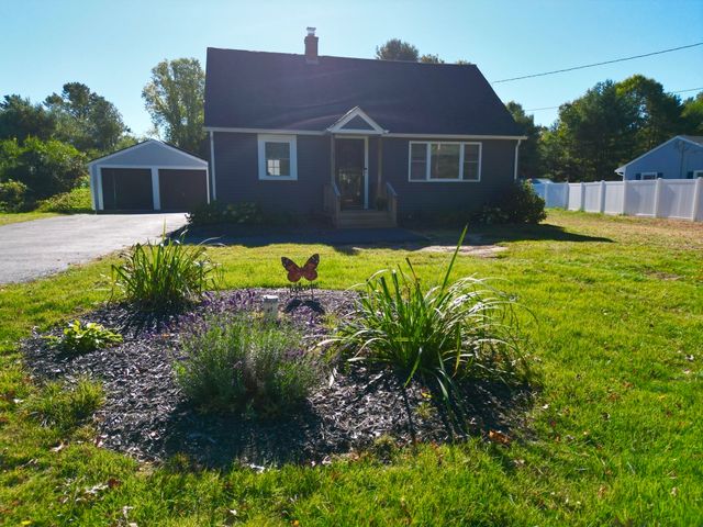 41 Silva St, Carver, MA 02330