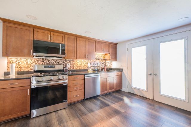 41 Silva St, Carver, MA 02330