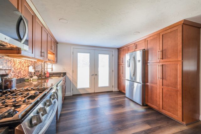 41 Silva St, Carver, MA 02330
