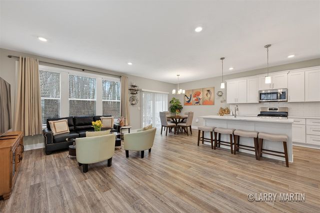 4802 Hidden River Avenue 48, Grandville, MI 49418