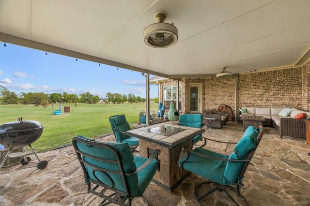 1066 Canyon Lake Road, Wills Point, TX 75169
