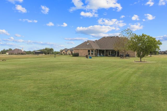 1066 Canyon Lake Road, Wills Point, TX 75169