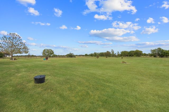 1066 Canyon Lake Road, Wills Point, TX 75169