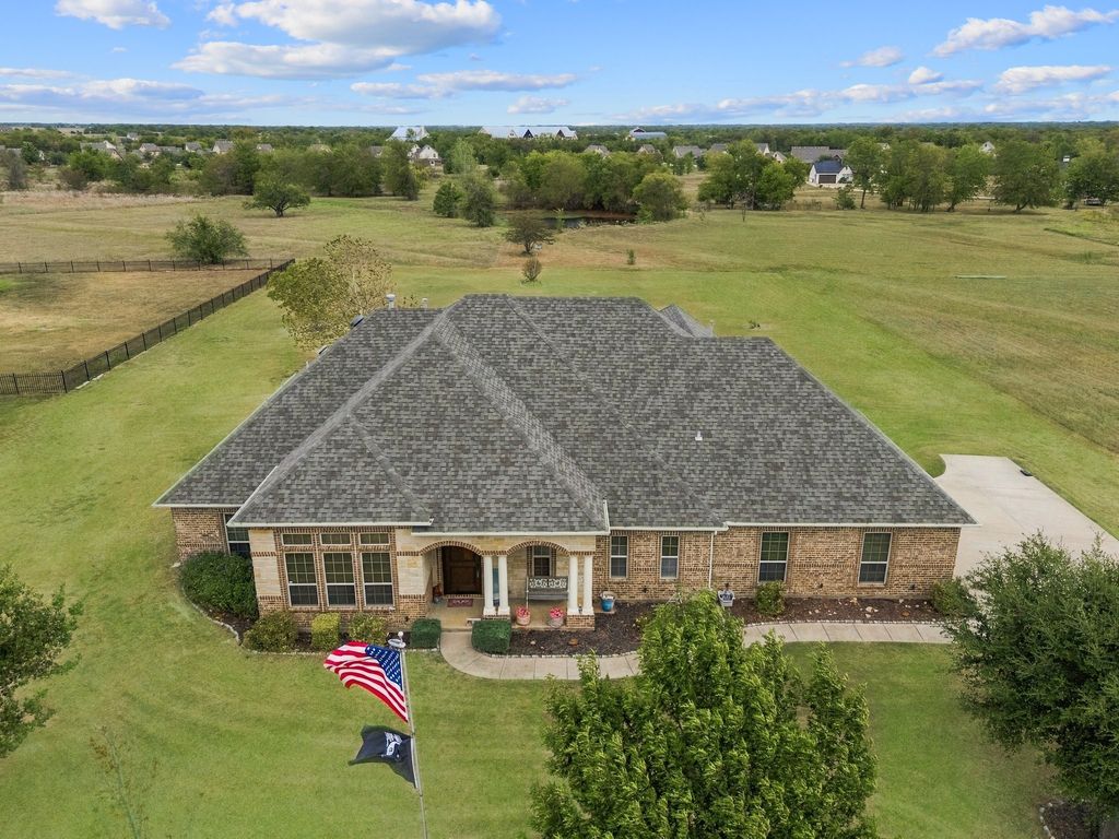 1066 Canyon Lake Road, Wills Point, TX 75169