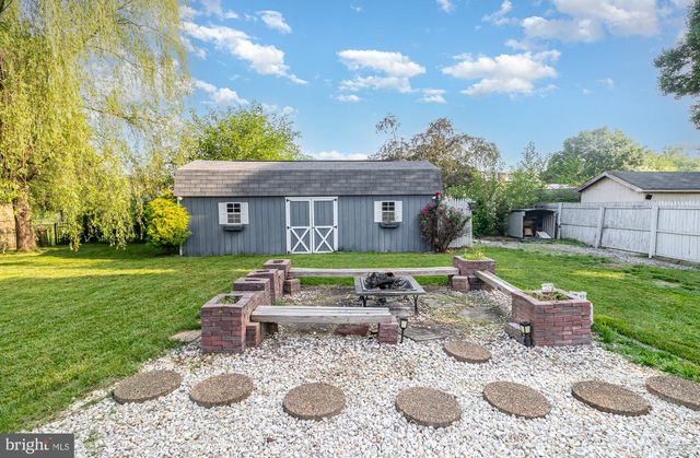 1122 FLORIBUNDA LN, Mechanicsburg, PA 17055