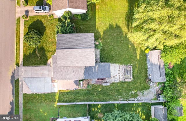 1122 FLORIBUNDA LN, Mechanicsburg, PA 17055