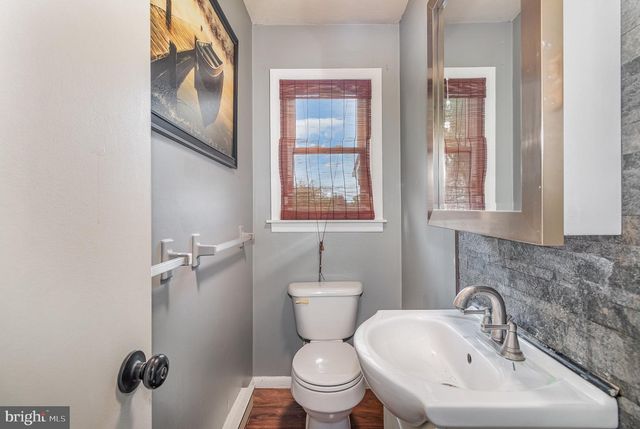 1122 FLORIBUNDA LN, Mechanicsburg, PA 17055
