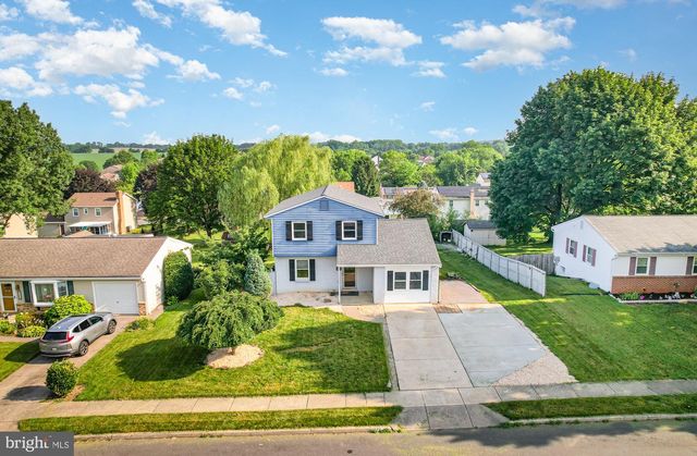 1122 FLORIBUNDA LN, Mechanicsburg, PA 17055