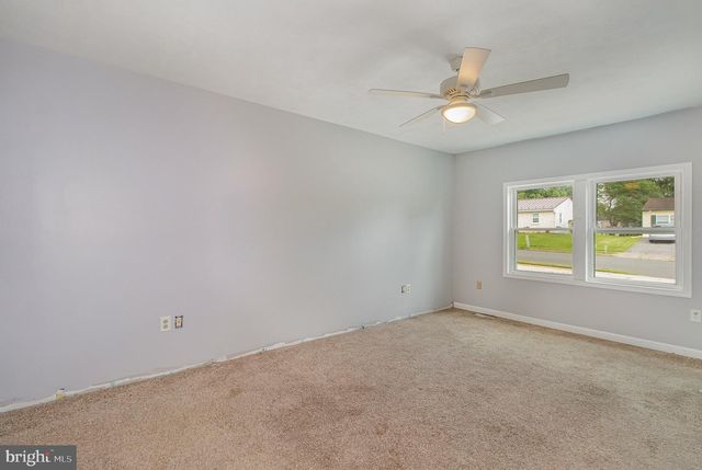 1122 FLORIBUNDA LN, Mechanicsburg, PA 17055