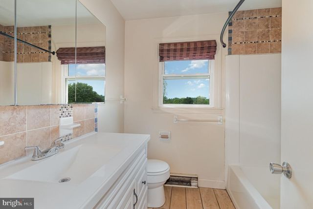1122 FLORIBUNDA LN, Mechanicsburg, PA 17055