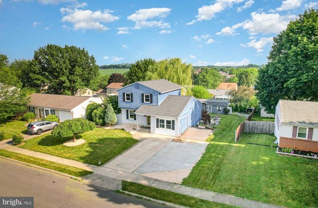 1122 FLORIBUNDA LN, Mechanicsburg, PA 17055