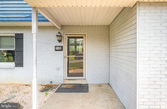1122 FLORIBUNDA LN, Mechanicsburg, PA 17055