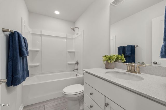 725 Branthurst Way, Fuquay Varina, NC 27526