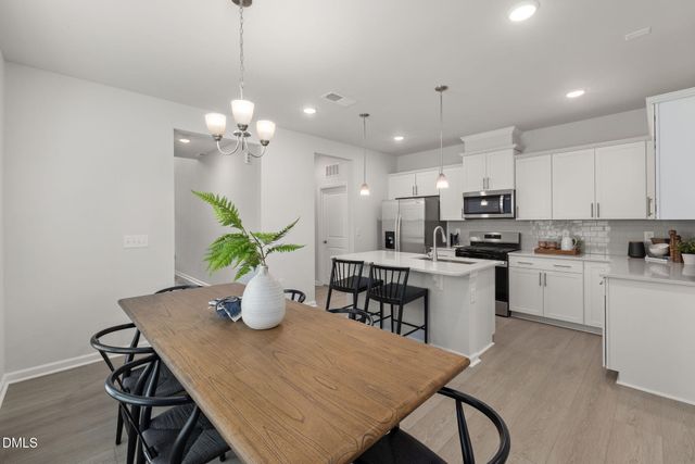 725 Branthurst Way, Fuquay Varina, NC 27526