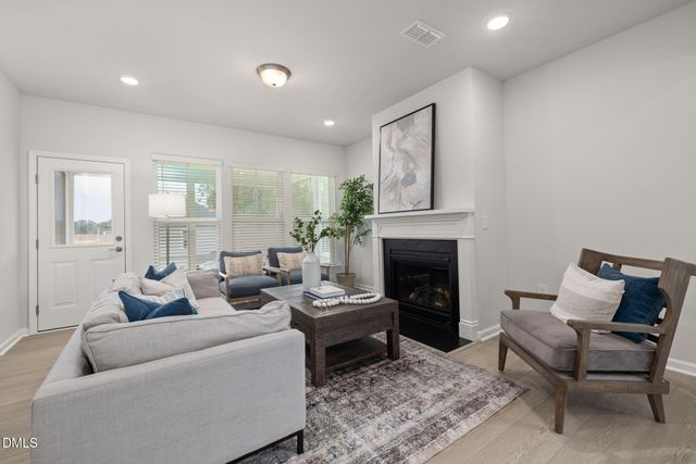 725 Branthurst Way, Fuquay Varina, NC 27526