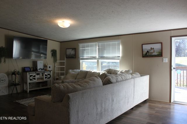 133 Peach Lane, Wartburg, TN 37887