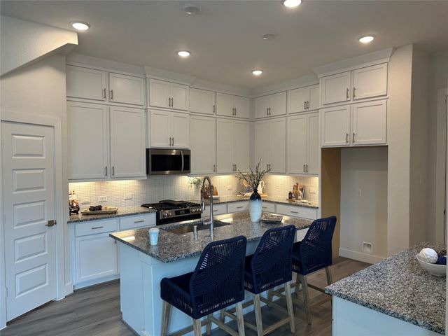 906A W 21st Street, Houston, TX 77018