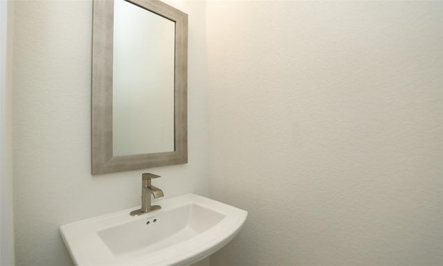 906A W 21st Street, Houston, TX 77018