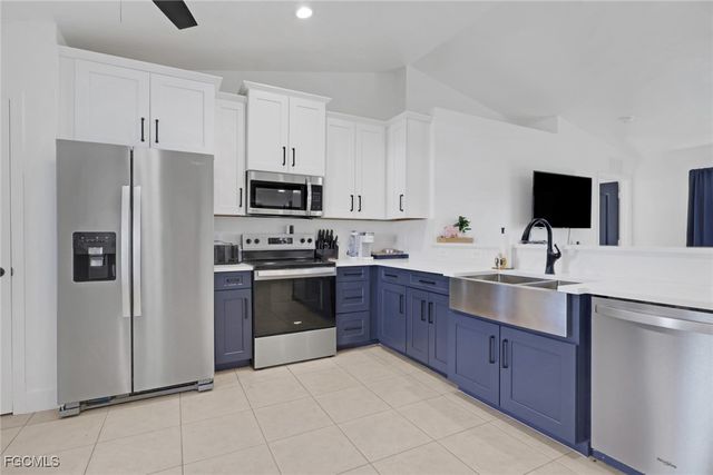 1110 NE 6th PL, Cape Coral, FL 33909