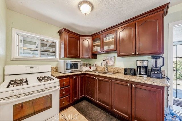 835 E Nocta, Ontario, CA 91764