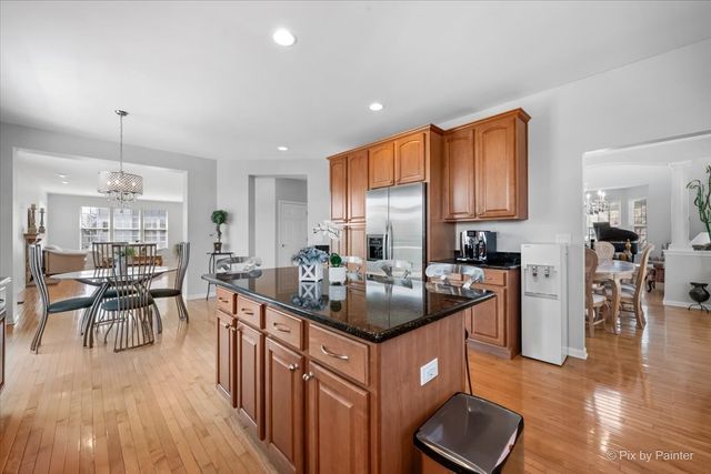 305 Colonial Drive, Vernon Hills, IL 60061