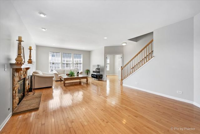 305 Colonial Drive, Vernon Hills, IL 60061