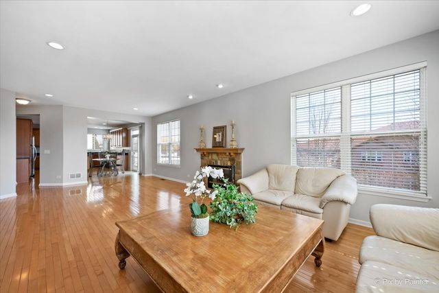 305 Colonial Drive, Vernon Hills, IL 60061