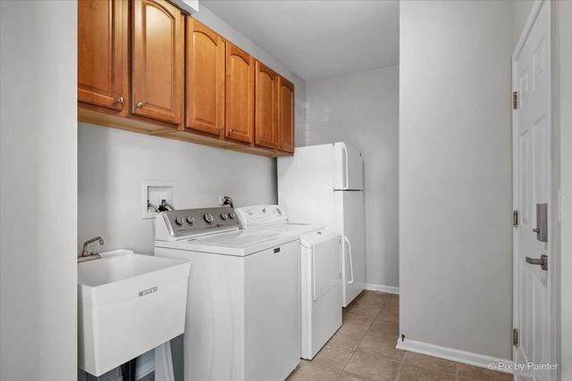 305 Colonial Drive, Vernon Hills, IL 60061