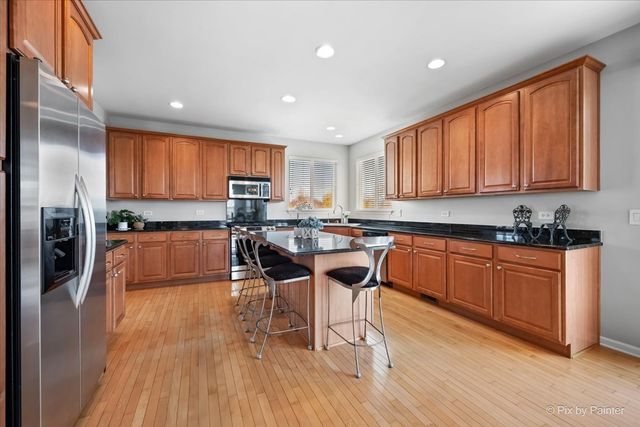 305 Colonial Drive, Vernon Hills, IL 60061