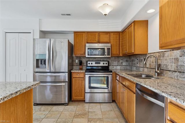 109 Buttonwood LN, Yorktown, VA 23693