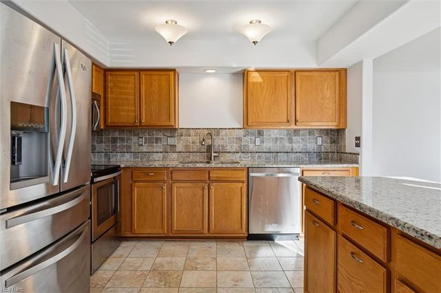 109 Buttonwood LN, Yorktown, VA 23693