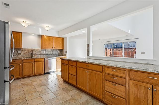 109 Buttonwood LN, Yorktown, VA 23693