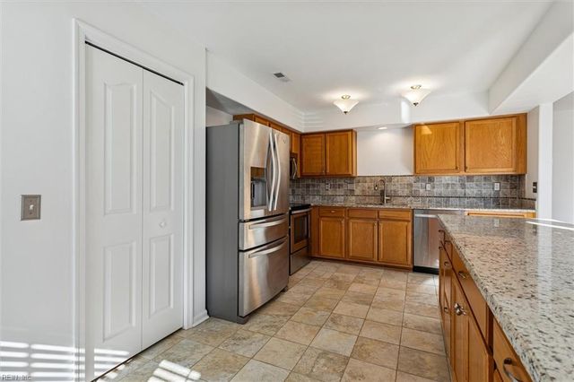 109 Buttonwood LN, Yorktown, VA 23693