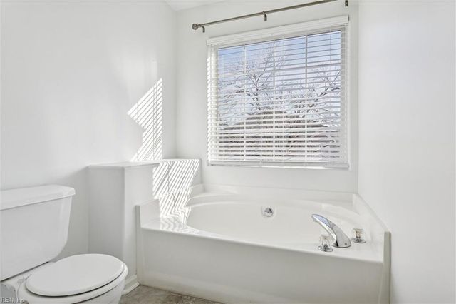 109 Buttonwood LN, Yorktown, VA 23693