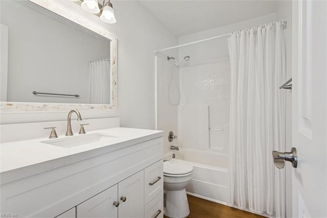 109 Buttonwood LN, Yorktown, VA 23693