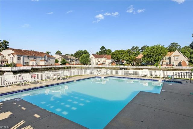 109 Buttonwood LN, Yorktown, VA 23693