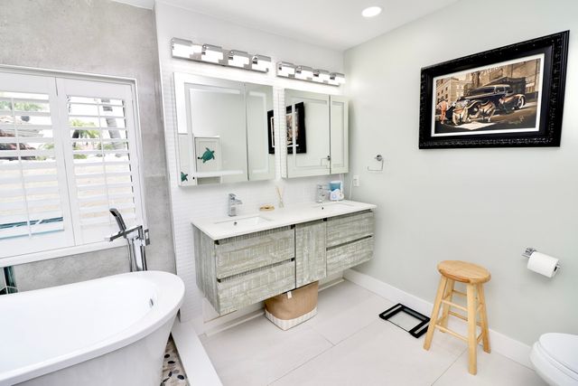 7801 NW 85TH Avenue, Tamarac, FL 33321